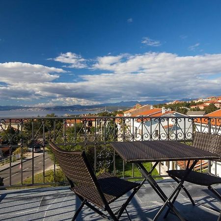 Villa Ajda - Green Room Omisalj Bagian luar foto