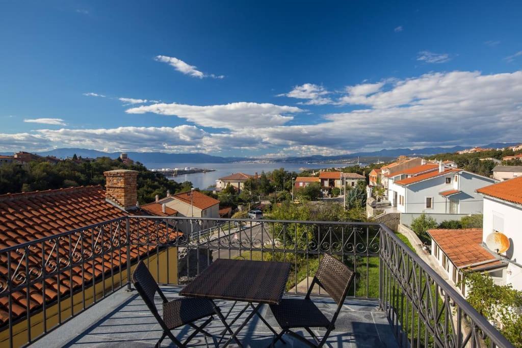 Villa Ajda - Green Room Omisalj Bagian luar foto