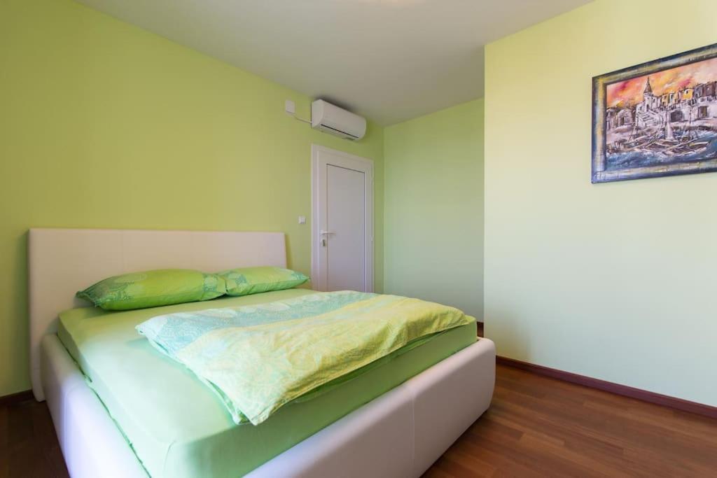 Villa Ajda - Green Room Omisalj Bagian luar foto