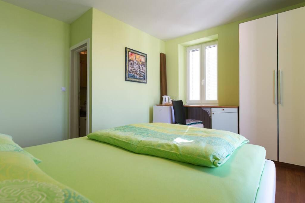 Villa Ajda - Green Room Omisalj Bagian luar foto